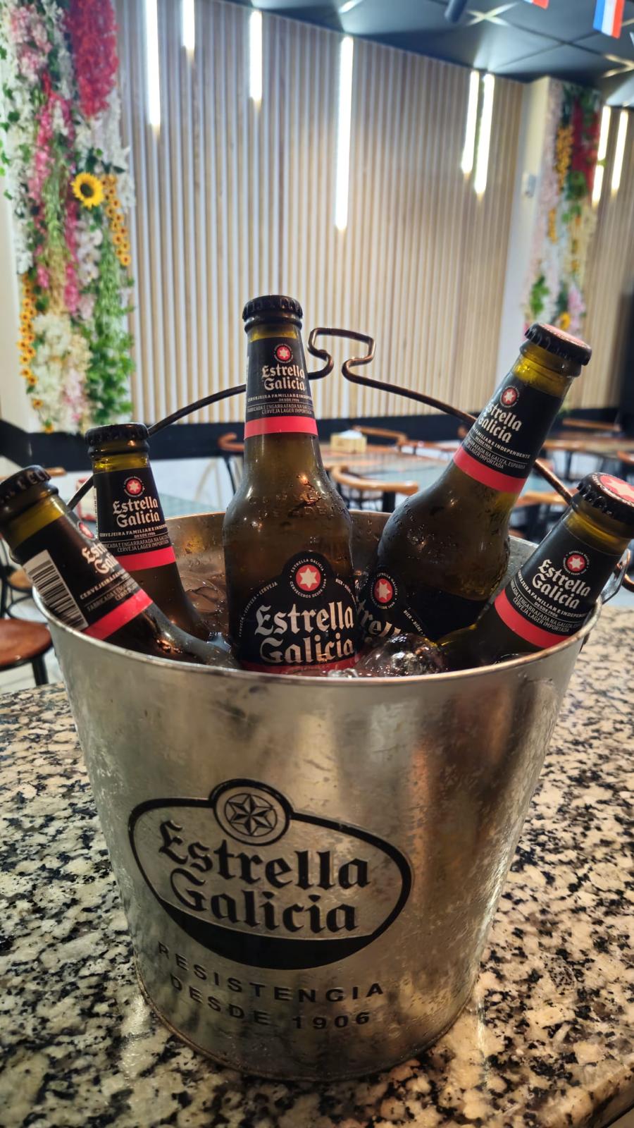 Cubo de cervezas frías